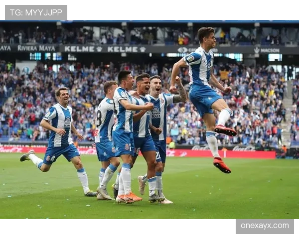 最新研究显示：团队合作对足球战术执行的积极影响及提升比赛效率的关键因素