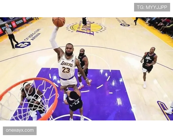 里夫斯成湖人空间钥匙 因无球跑动制造詹姆斯空位