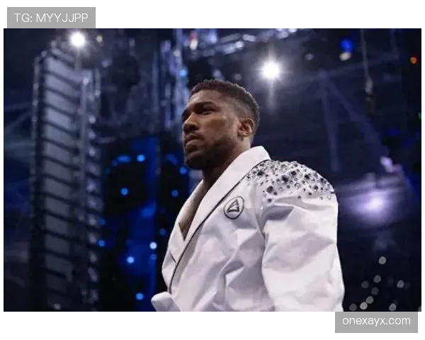 安东尼·约书亚训练完直接去夜店？这自律人设有点绷不住啊